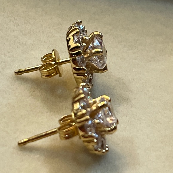 VANBELLE JEWELRY HALO STUD EARRINGS BRAND NEW GOLD PLATED CZ - Picture 3 of 3